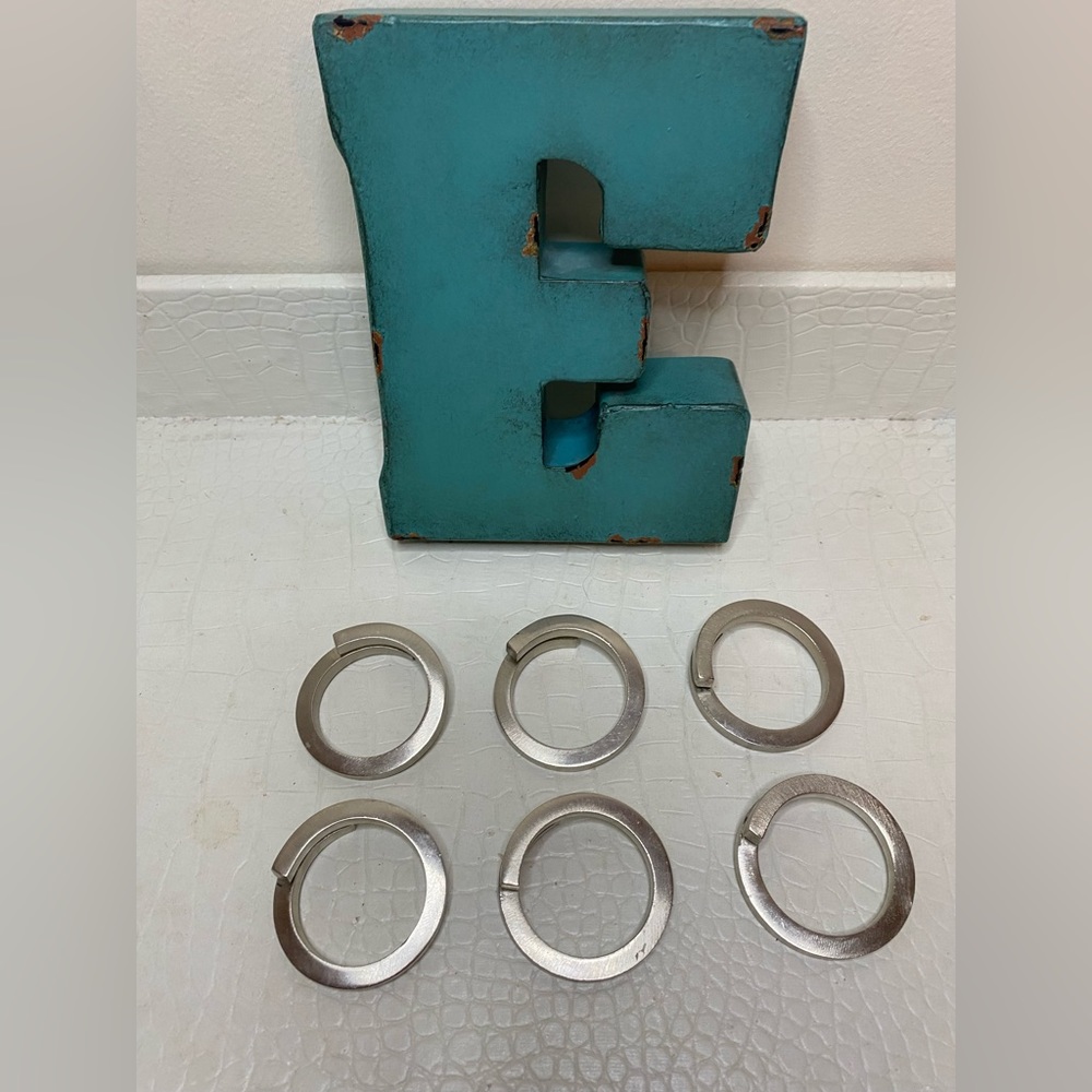 Set of 6 Silver Overlapping Silver Napkin Rings - Picture 4 of 4